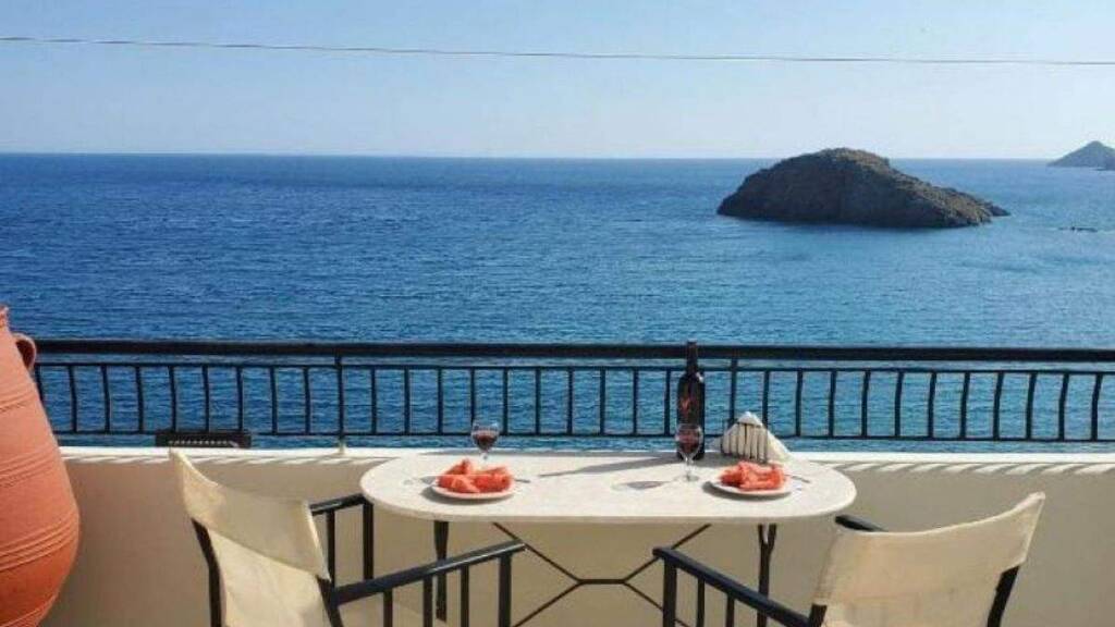 Hotel zum Kauf 1.100.000 € 15 Zimmer 57 Betten 1.180 m² Grundstück Chrisostomos 704 00