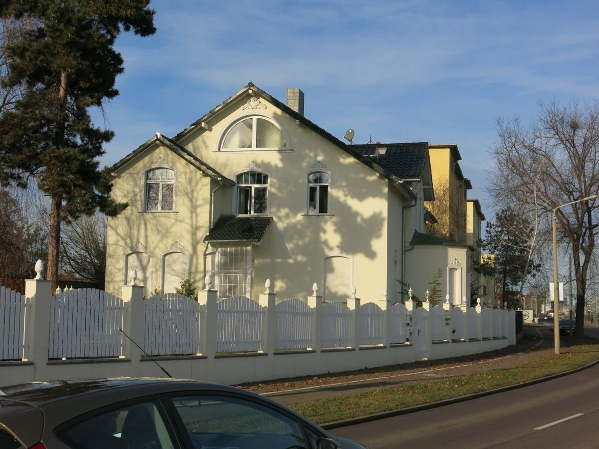 Villa zum Kauf 572.500 € 12 Zimmer 278 m²<br/>Wohnfläche 946 m²<br/>Grundstück Lutherplatz / Thüringer Bahnhof Halle 06112