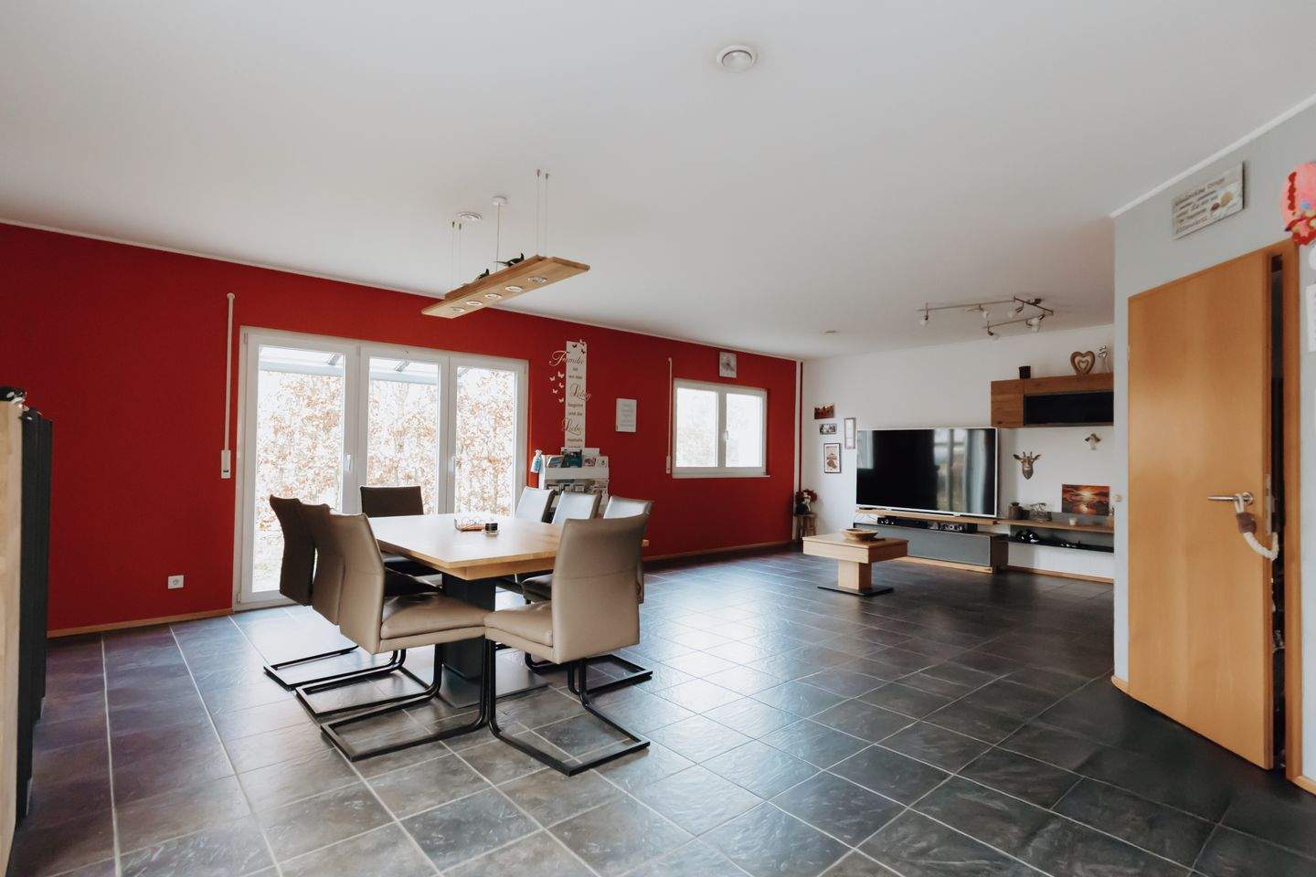 Immobilie in Ferschweiler - Ihr Traumhaus für die ganze Familie - Geräumiges Einfamilienhaus mit Garten - Bild 1