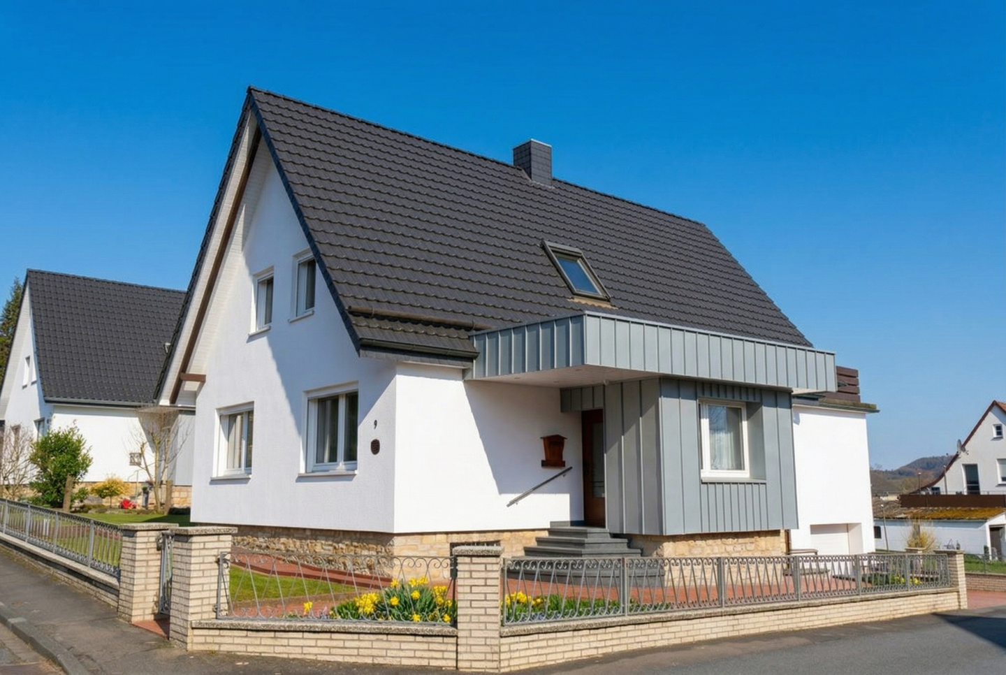 Immobilie in Lamspringe - Beste Lage, großzügig und vorbildlich saniert – Wärmepumpe & Solar-Speicher inklusive. Klasse A! - Bild 0