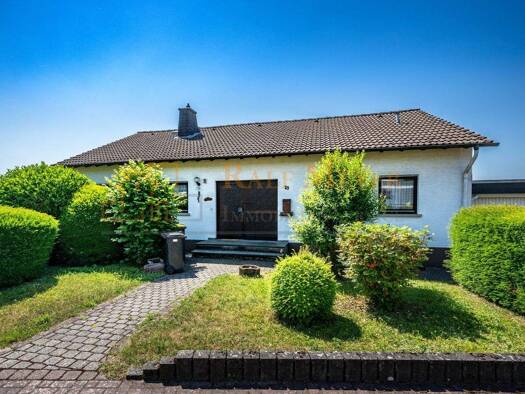 Einfamilienhaus zum Kauf 319.000 € 6,5 Zimmer 189 m² 766 m² Grundstück frei ab sofort Leun Leun 35638