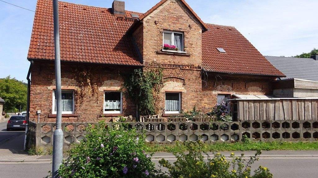 Mehrfamilienhaus zum Kauf provisionsfrei 41.500 € 6 Zimmer 200 m² 550 m² Grundstück Bornstedt 06295