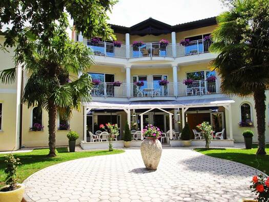 Hotel zum Kauf provisionsfrei 2.500.000 € 11 Zimmer 30 Betten 2.550 m² Grundstück Porec 52446