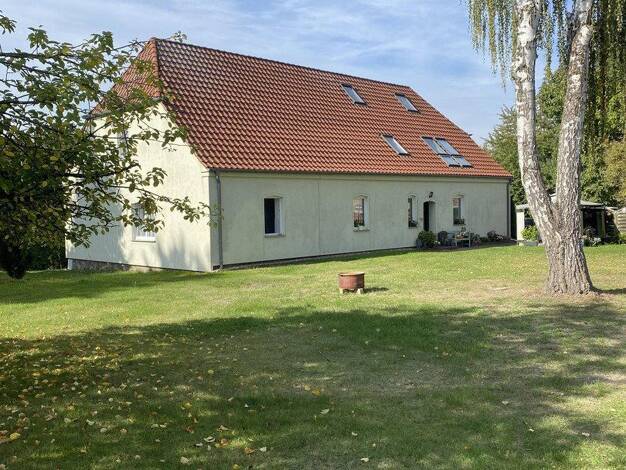 Mehrfamilienhaus zum Kauf provisionsfrei 339.000 € 8 Zimmer 258 m² 2.150 m² Grundstück Retzower Straße 21 Mirow Mirow 17252