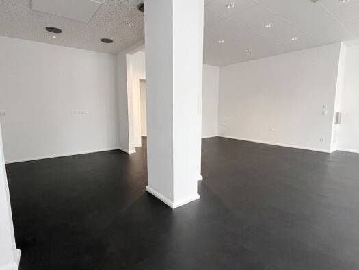 Laden zur Miete provisionsfrei 7 € 97 m² Verkaufsfläche Marienstraße 70 Innenstadt Zwickau 08056