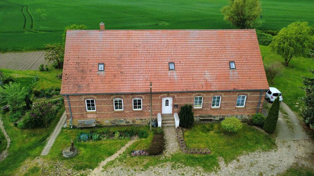 Haus zum Kauf 259.000 € 8 Zimmer 195 m² 7.290 m² Grundstück frei ab sofort Dargun 17159