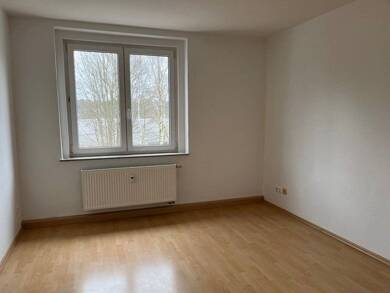 Wohnung zur Miete 430 € 4 Zimmer 79,8 m² Rosa-Luxemburg-Straße 1 Bernsdorf 422 Chemnitz 09126