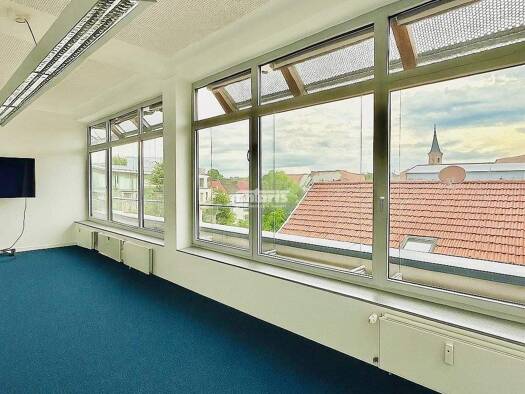 Bürofläche zur Miete 11 € 240 m² Bürofläche teilbar ab 240 m² Erfurt 99084
