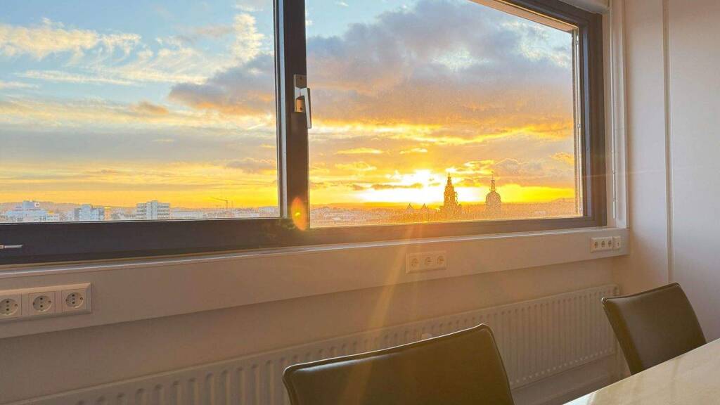 Wohnen und Arbeiten über den Dächern Heilbronn's! Top Kapitalanlage mit positivem Cashflow!