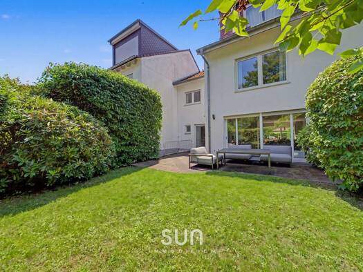 Reihenmittelhaus zur Miete 3.500 € 5 Zimmer 204 m² 330 m² Grundstück Kronberg Kronberg 61476