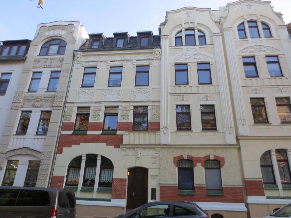 Objekt-Nr.: 9421 - vermietete 3-Zimmer-ETW mit Wanne und Balkon in attraktivem Denkmalschutzobjekt in Plauen