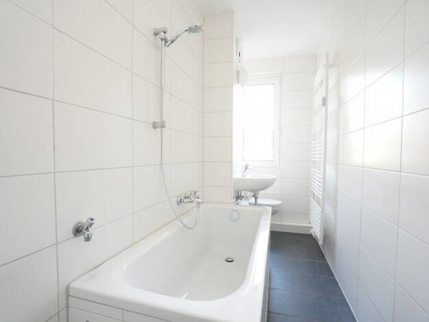 Wohnung zur Miete 258 € 2 Zimmer 46,9 m² 3. Geschoss Wartburgstraße 39 a Bernsdorf Bernsdorf 09126