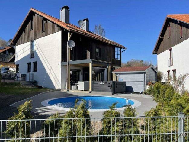 Doppelhaushälfte zum Kauf provisionsfrei 520.000 € 7 Zimmer 210 m² 327 m² Grundstück Winterbergerstr. 44 Freyung 94078