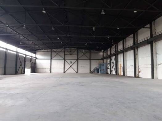 Lagerhalle zur Miete 4.070 m² Lagerfläche teilbar ab 1.800 m² - Seckbach Frankfurt am Main 60388