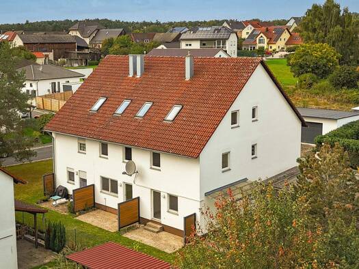 Reihenmittelhaus zum Kauf provisionsfrei 689.000 € 15 Zimmer 410,9 m² 770 m² Grundstück Tanzfleck Freihung 92271