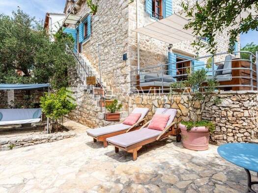 Haus zum Kauf 650.000 € 3 Zimmer 201 m² Milna Milna