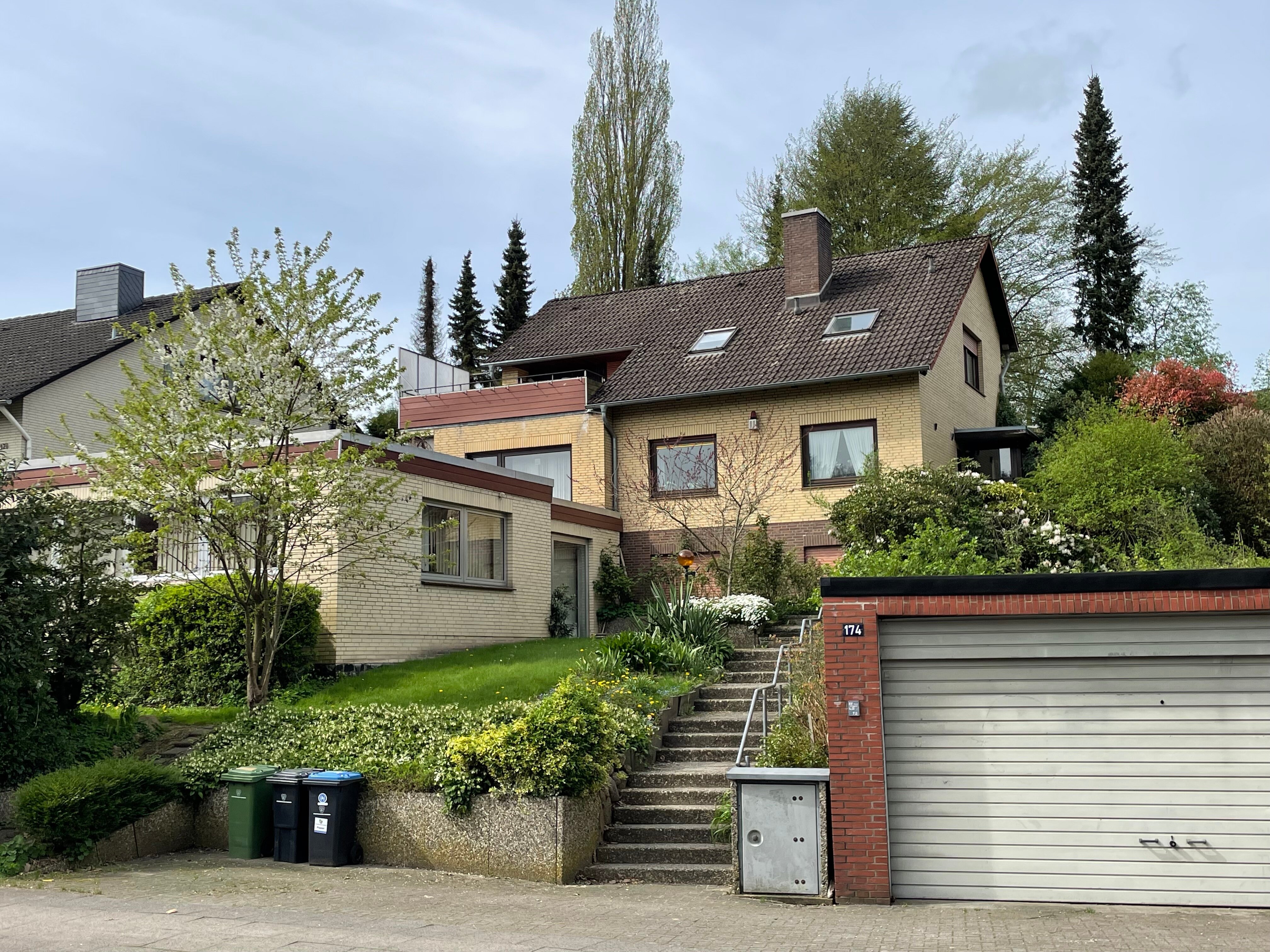 Einfamilienhaus zum Kauf 698.000 € 9 Zimmer 241 m²<br/>Wohnfläche 997 m²<br/>Grundstück ab sofort<br/>Verfügbarkeit Beerentalweg 174 Eißendorf Hamburg 21077