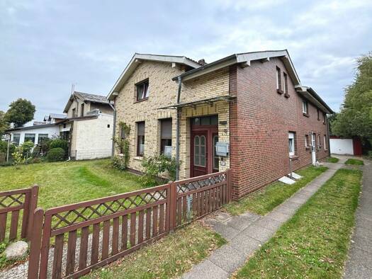 Mehrfamilienhaus zum Kauf 320.000 € 7,5 Zimmer 210 m² 1.507 m² Grundstück Brokstedt 24616