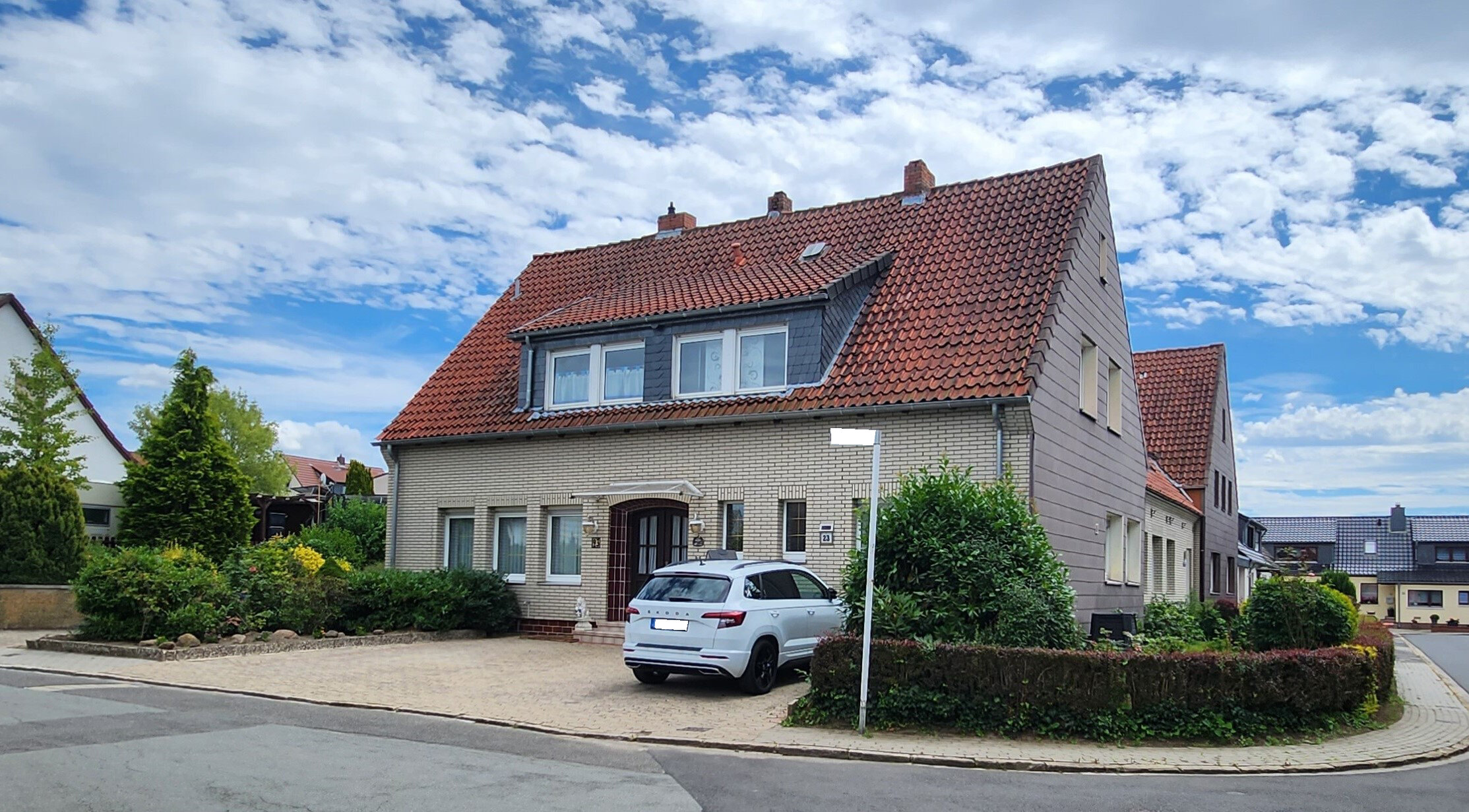 Einfamilienhaus zum Kauf 250.000 € 13 Zimmer 300 m²<br/>Wohnfläche 926 m²<br/>Grundstück ab sofort<br/>Verfügbarkeit Tangermühlenweg Helmstedt 38350