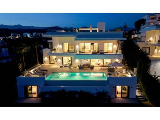Chalet zum Kauf 4.499.000 € 6 Zimmer 674 m² 1.006 m² Grundstück Estepona 29680