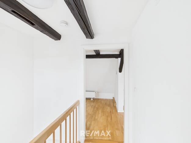Wohnung zur Miete 845 € 2 Zimmer 69 m² Dachgeschoss frei ab sofort Göppingen 73033