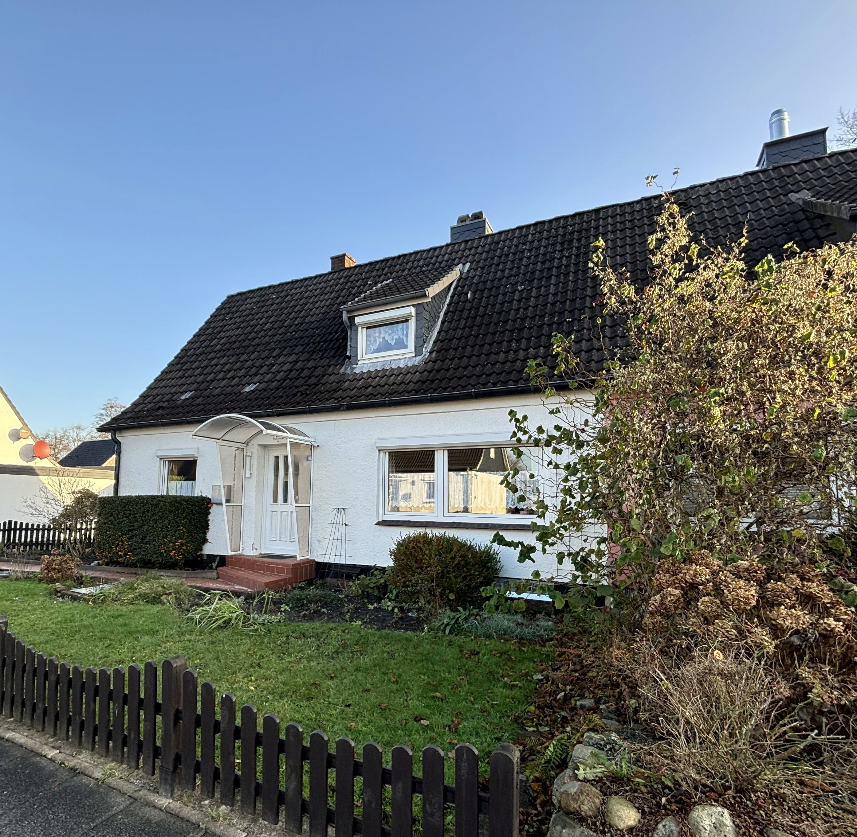 Doppelhaushälfte zum Kauf 210.000 € 4 Zimmer 88 m²<br/>Wohnfläche 805 m²<br/>Grundstück 01.01.2025<br/>Verfügbarkeit Mastbrook Rendsburg 24768