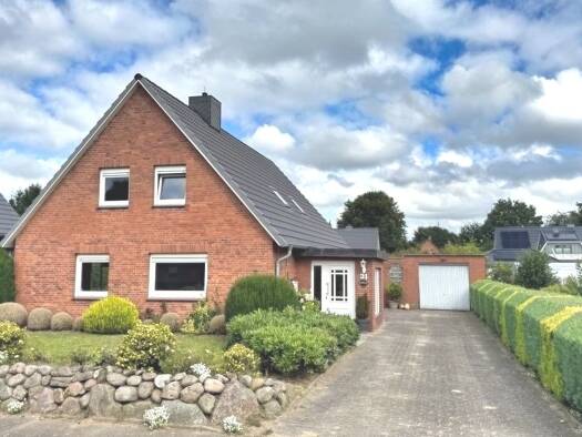 Einfamilienhaus zum Kauf 225.000 € 5 Zimmer 139 m² 529 m² Grundstück frei ab sofort Einfeld Neumünster 24536