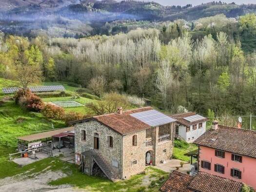 Haus zum Kauf 1.200.000 € 650 m² Castiglione di Garfagnana 55033