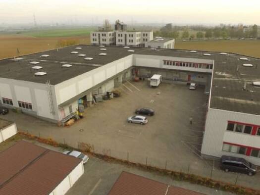 Lagerhalle zur Miete 4,89 € 1.300 m² Lagerfläche teilbar ab 680 m² - Steinbach 61449