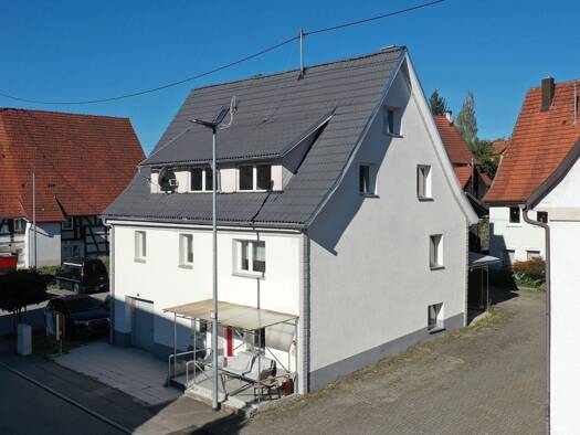 Einfamilienhaus zum Kauf 235.000 € 7,5 Zimmer 105 m² 743 m² Grundstück Engstlatt Balingen 72336
