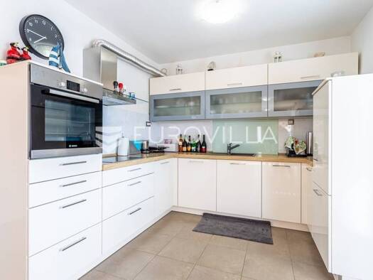 Haus zum Kauf 1.390.000 € 8 Zimmer 270 m² Bol Bol