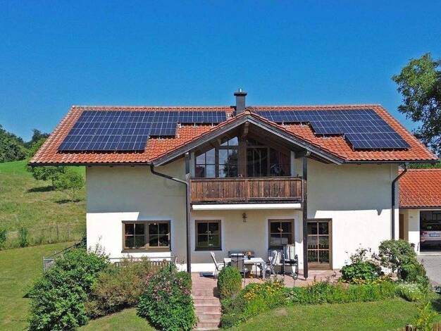 Einfamilienhaus zum Kauf 1.249.900 € 8 Zimmer 271 m² 1.068 m² Grundstück frei ab 01.05.2026 Kirchfeldstraße 7 Taching Taching a. See 83373