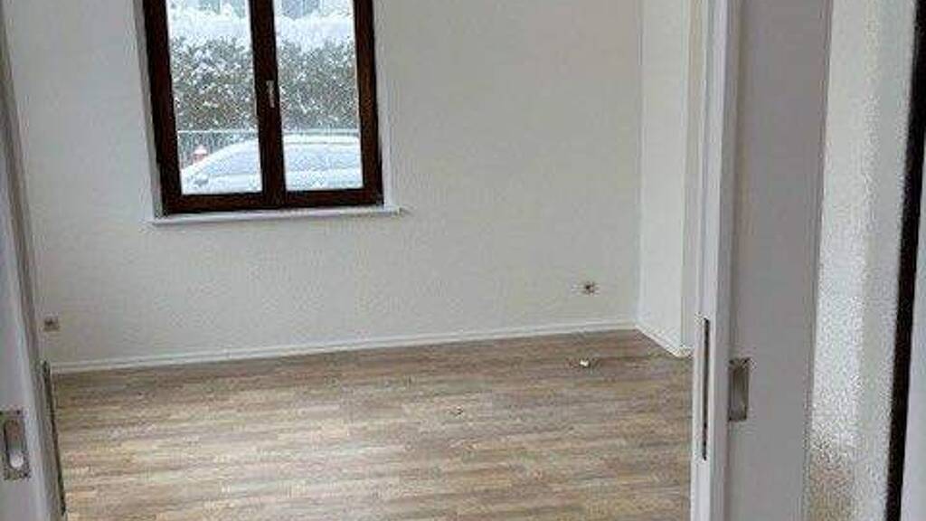 Wohnung zur Miete 927 € 4 Zimmer 109 m² frei ab 01.05.2026 Ilmenau 98693