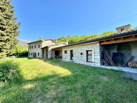 Haus zum Kauf 895.000 € 6 Zimmer 387 m² 21.000 m² Grundstück Caprino Veronese 37013