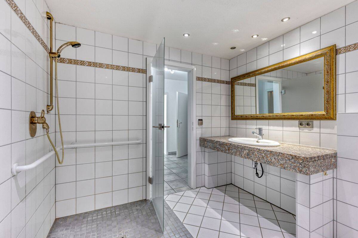 Property thumbnail 12