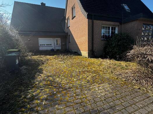 Einfamilienhaus zum Kauf 146.000 € 4 Zimmer 200 m² 1.147 m² Grundstück frei ab sofort Horn Horn-Bad Meinberg 32805