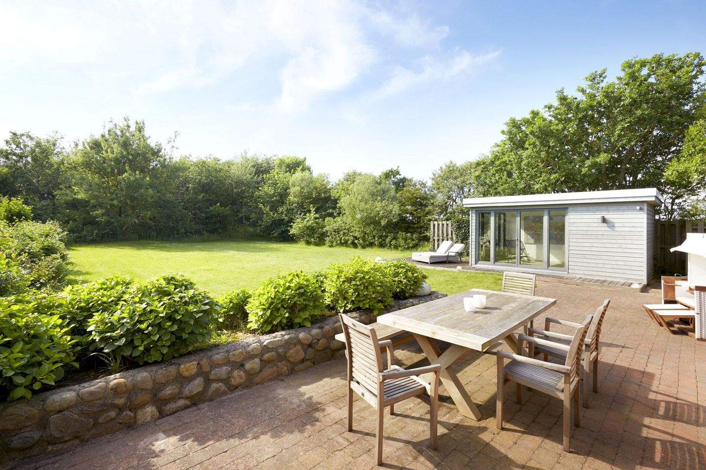 Immobilie in Utersum - Direkt am Utersumer Strand: Ferienimmobilie auf 3.000 qm großem blickgeschützten Dünengrundstück! - Bild 2