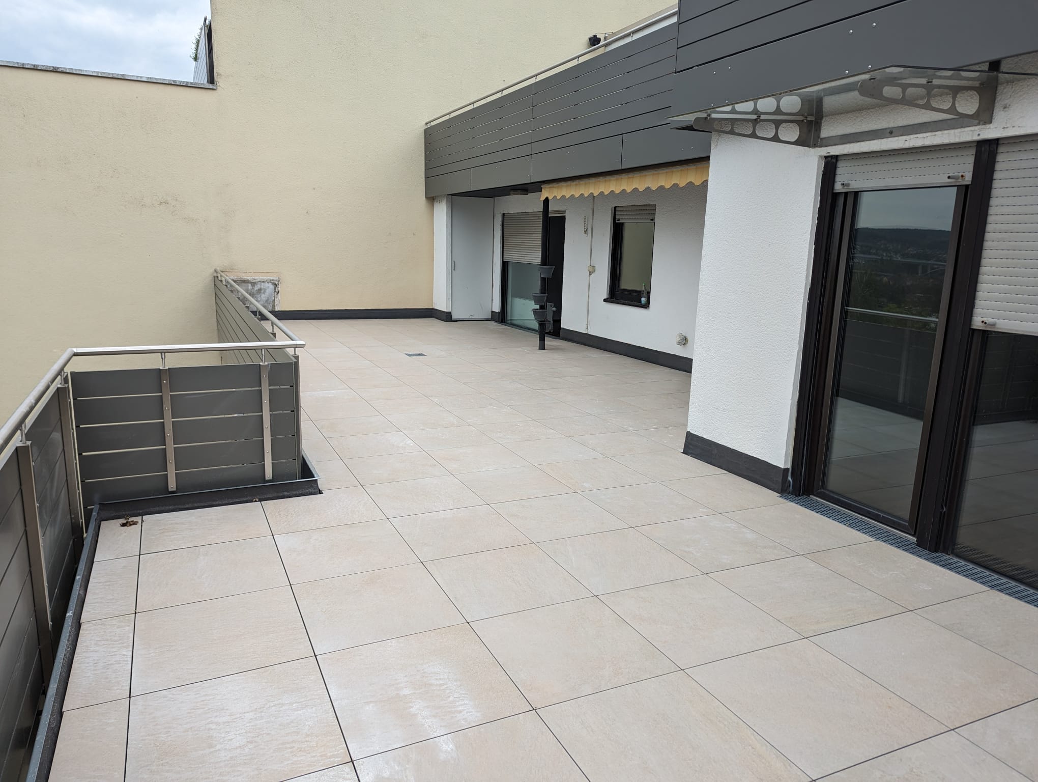 Terrassenwohnung zur Miete 1.200 € 3,5 Zimmer 100 m²<br/>Wohnfläche 2.<br/>Geschoss ab sofort<br/>Verfügbarkeit Birkentaalstr Gadheim Veitshöchheim 97209