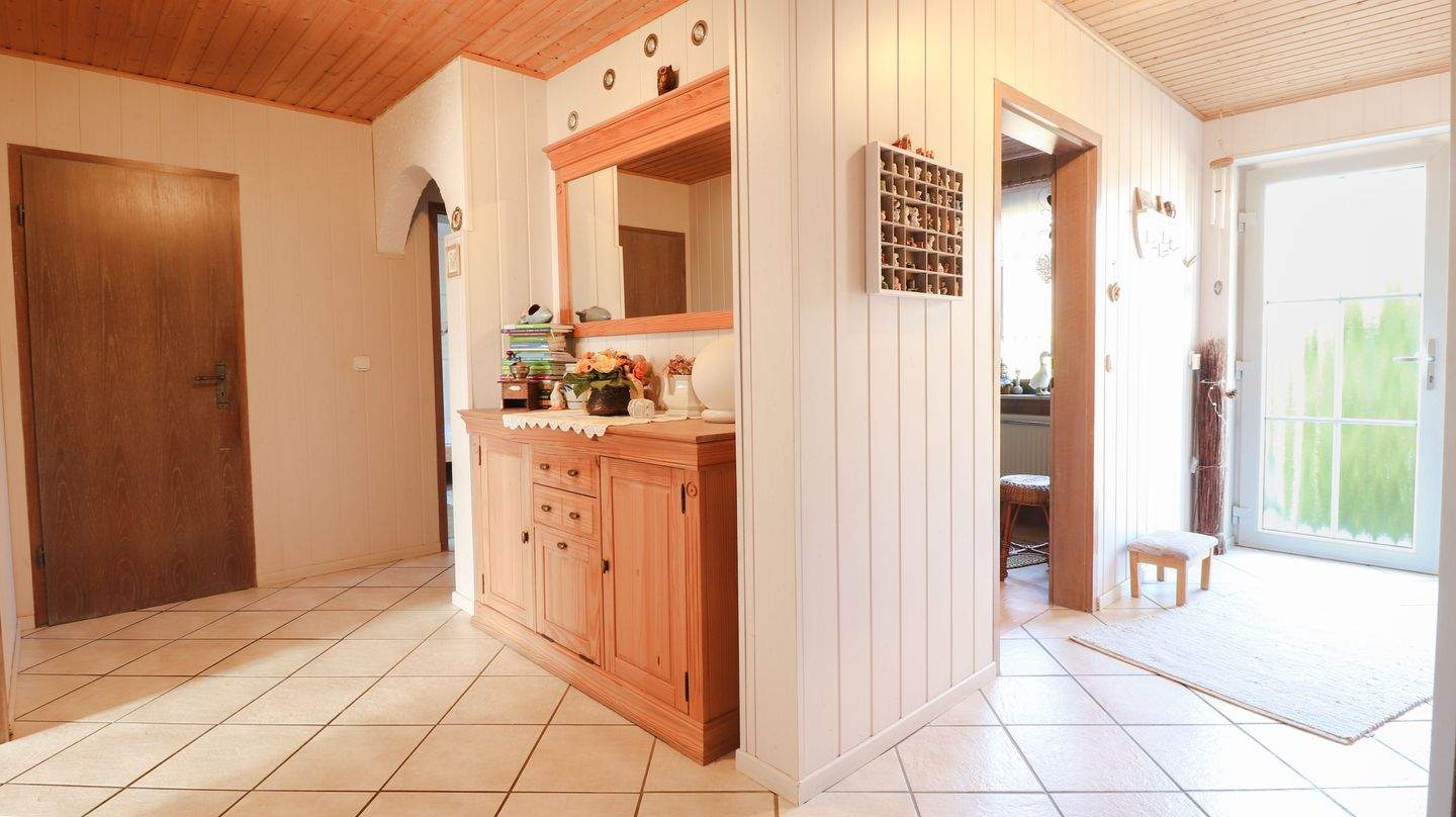 Immobilie in Rehau - Naturnah gelegenes Haus mit Einliegerwohnung bei Rehau! - Bild 2