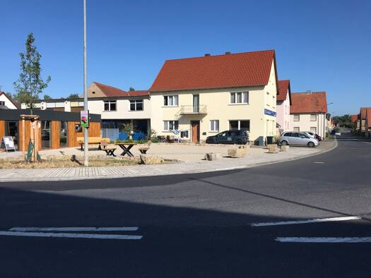 Einfamilienhaus zur Miete 1.390 € 9 Zimmer 186 m² frei ab 01.04.2026 Donnersdorf 97499