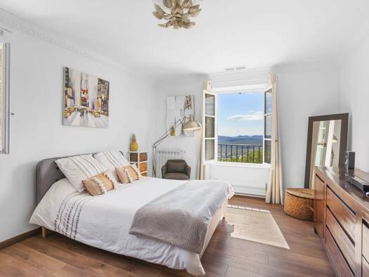 Einfamilienhaus zum Kauf 1.250.000 € 7 Zimmer 240 m² 15.000 m² Grundstück MONTAUROUX 83440