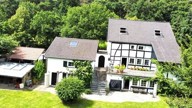 Einfamilienhaus zum Kauf 760.000 € 7,5 Zimmer 245,4 m²<br/>Wohnfläche 1.305 m²<br/>Grundstück Bommeregge Witten / Bommern 58452