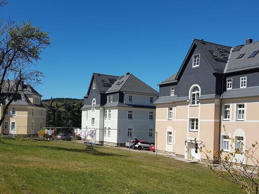 Wohnung zur Miete 350 € 2 Zimmer 61,2 m² frei ab sofort Gornsdorf 09390
