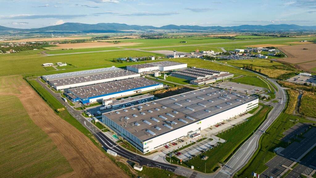 Produktionshalle zur Miete - Erstbezug provisionsfrei 5.911 m² Lagerfläche teilbar ab 5.000 m² Kosice 040 22