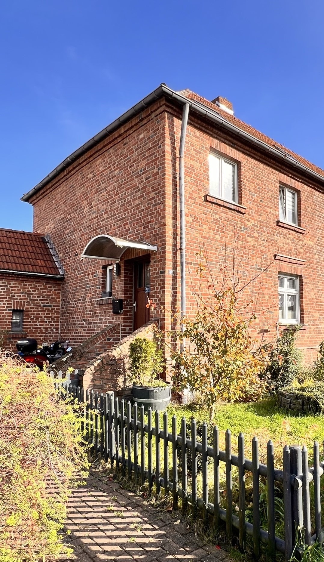 Reihenendhaus zum Kauf 225.000 € 3 Zimmer 64 m²<br/>Wohnfläche 183 m²<br/>Grundstück 01.03.2025<br/>Verfügbarkeit Wehofen Duisburg 47179