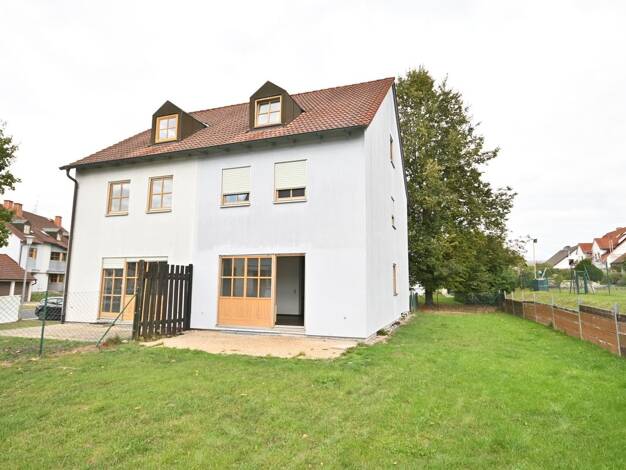 Doppelhaushälfte zum Kauf 250.000 € 4,5 Zimmer 133 m² 479 m² Grundstück frei ab sofort Velburg Velburg 92355