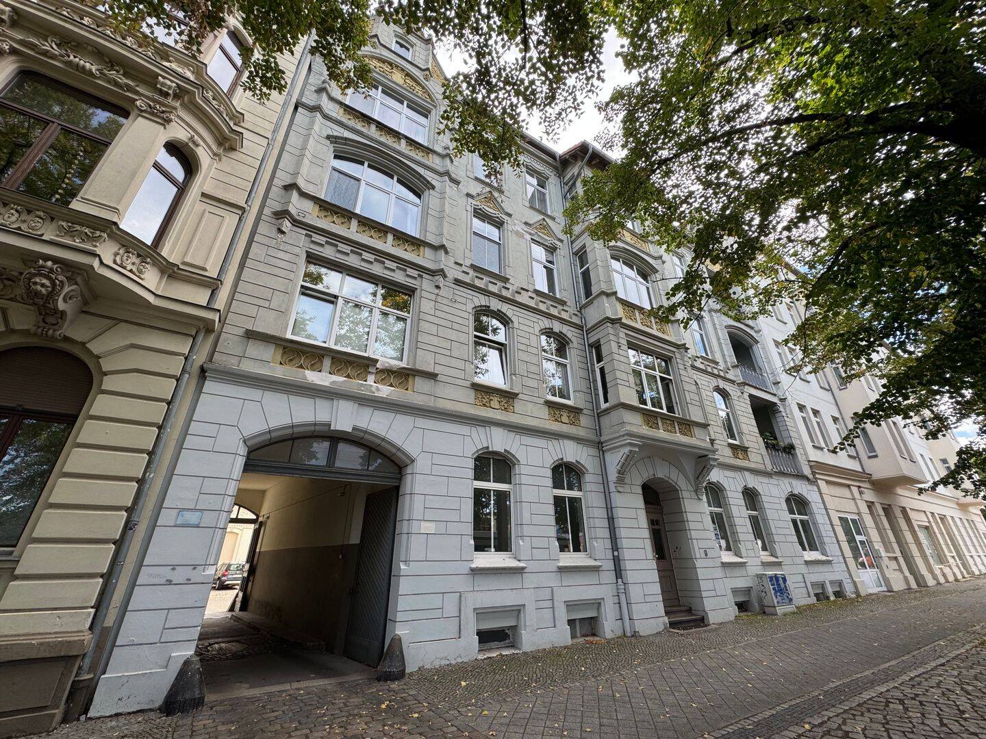 Altbauwohnung - Geräumige 3-Zimmer-Wohnung mit 97 m² im EG – sofort verfügbar! – Magdeburg – Bild 1 von 10