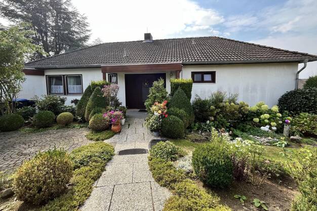 Einfamilienhaus zum Kauf 309.000 € 7 Zimmer 234,6 m² 835 m² Grundstück Northeim Northeim 37154