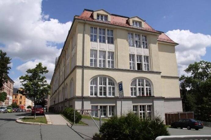 Wohnung zur Miete 250 € 2 Zimmer 55,4 m²<br/>Wohnfläche 1.<br/>Geschoss Friedrich - Ebert - Str. 18 Auerbach Auerbach 08209