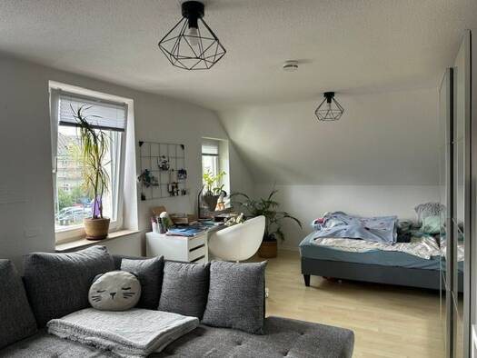 Wohnung zur Miete 260 € 2 Zimmer 40 m² 3. Geschoss frei ab 01.11.2026 Zwickauer Straße 356 Schönau Schönau 09116